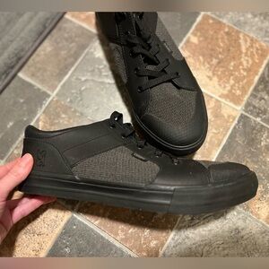 Men’s 10.5 Chrome Industries Southside 3.0 Low Pro Black/Black Charcoal like new